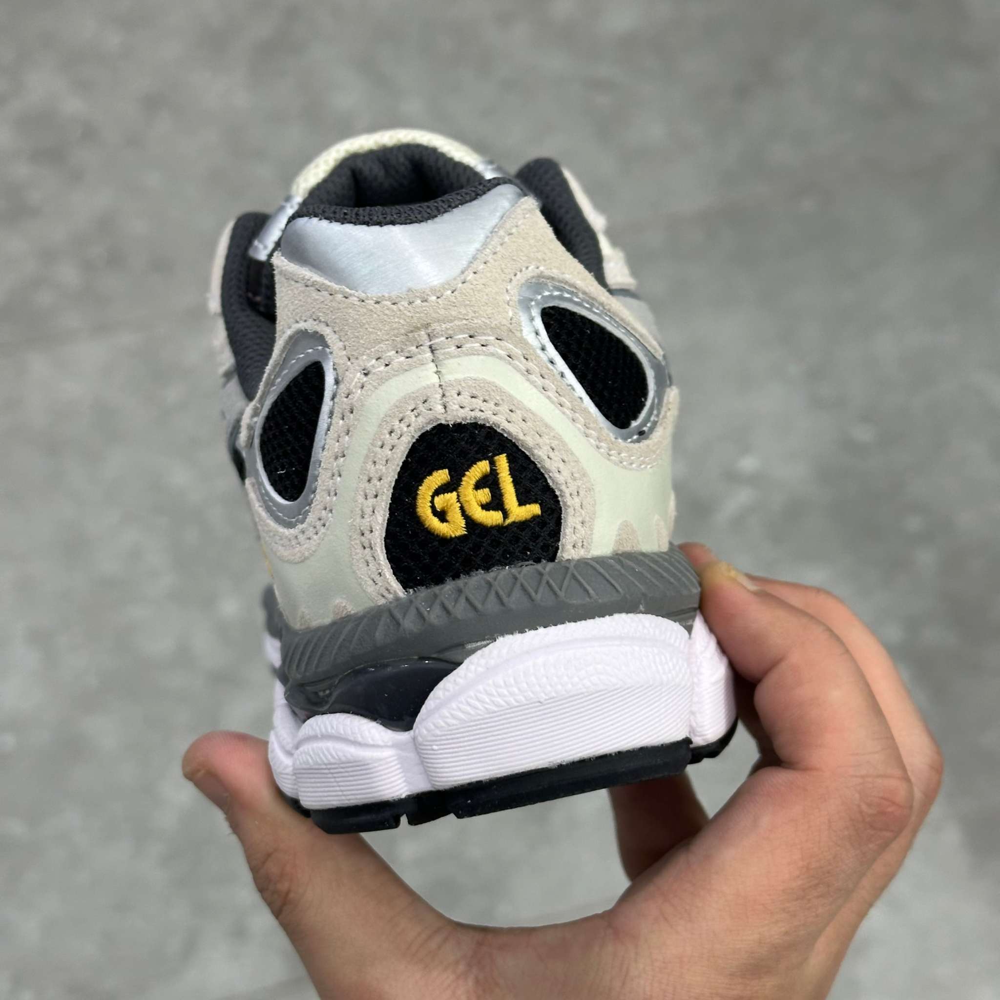 ASICS GEL-NYC Black/Clay Grey