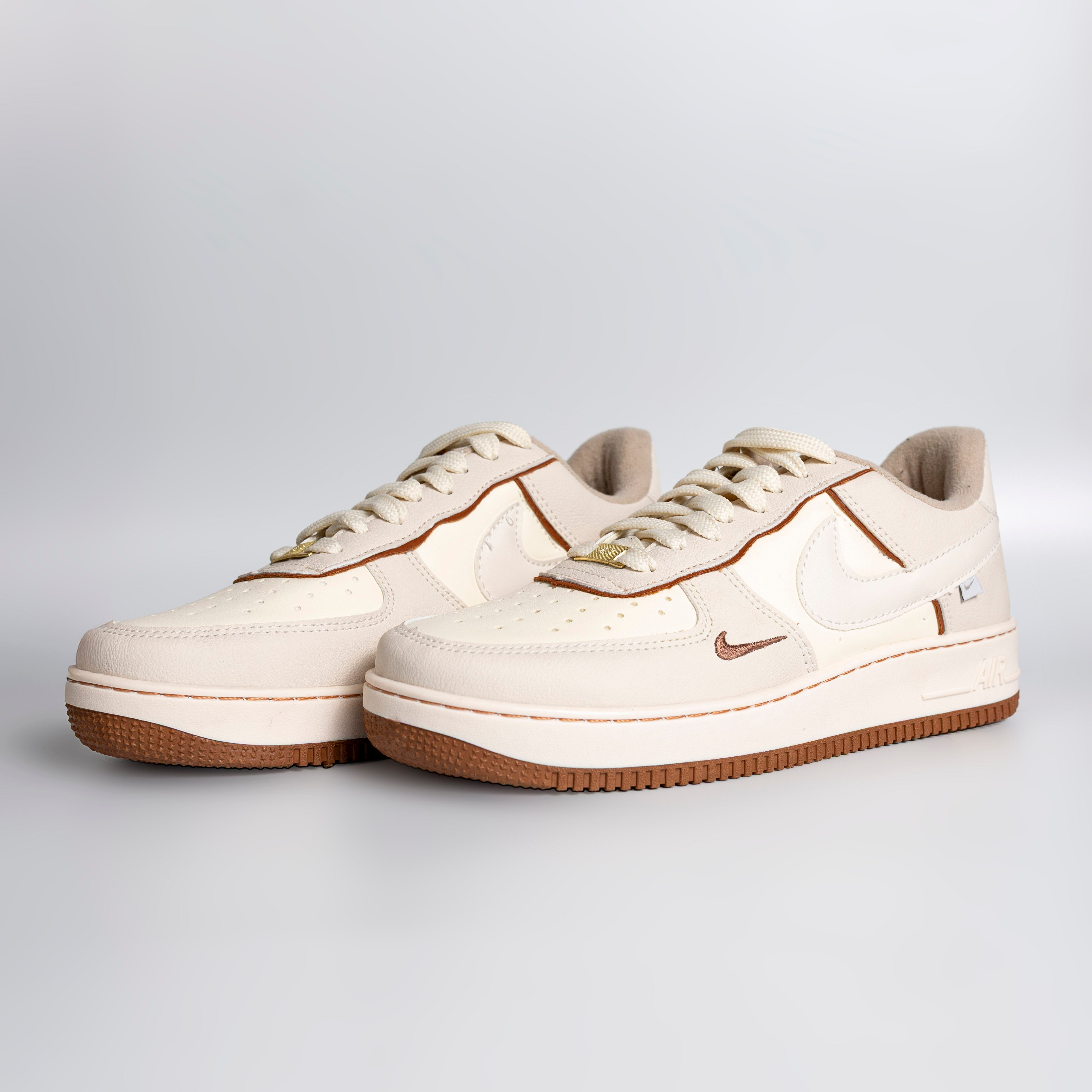 AF1 Branco/Bege Medalha (Edição especial)