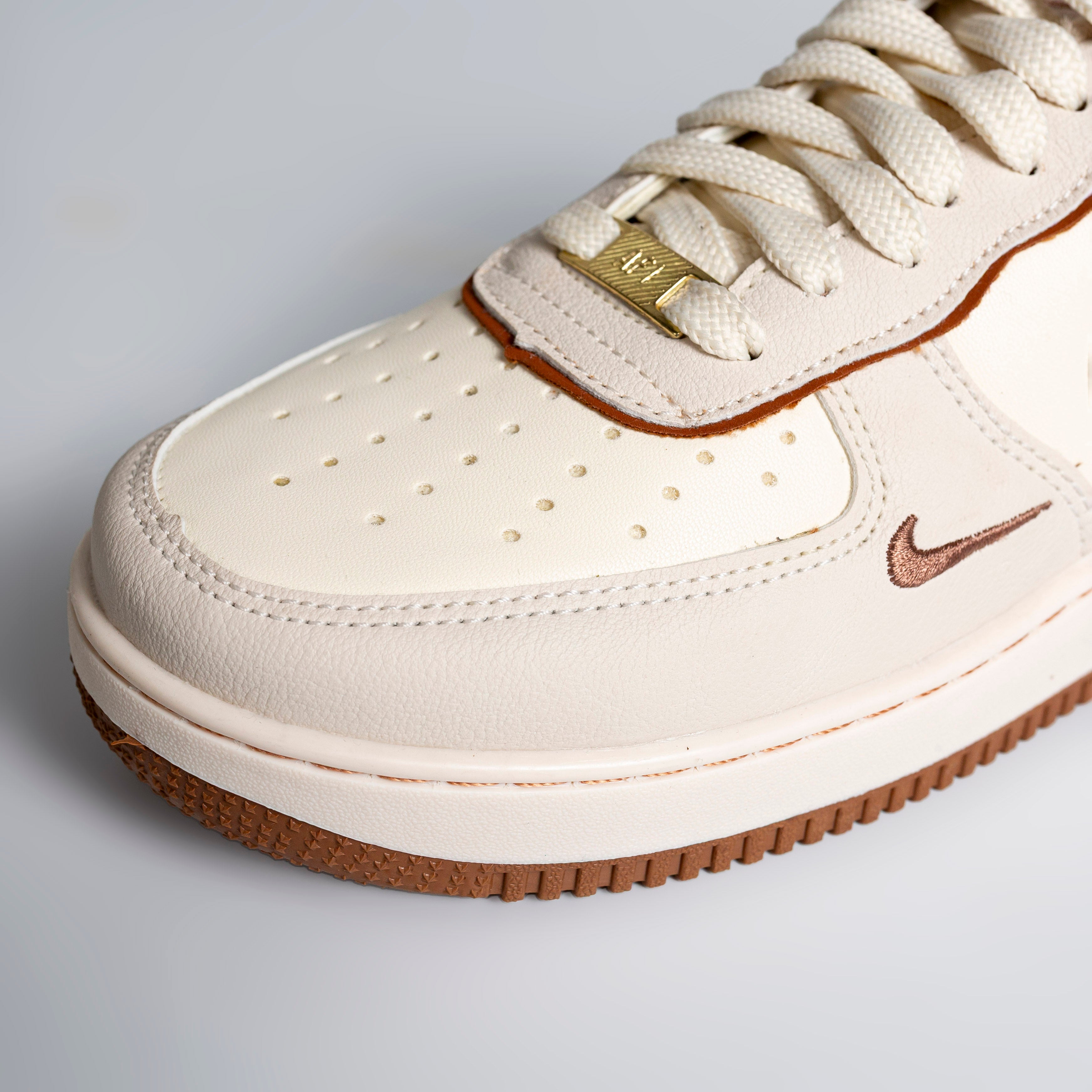 AF1 Branco/Bege Medalha (Edição especial)