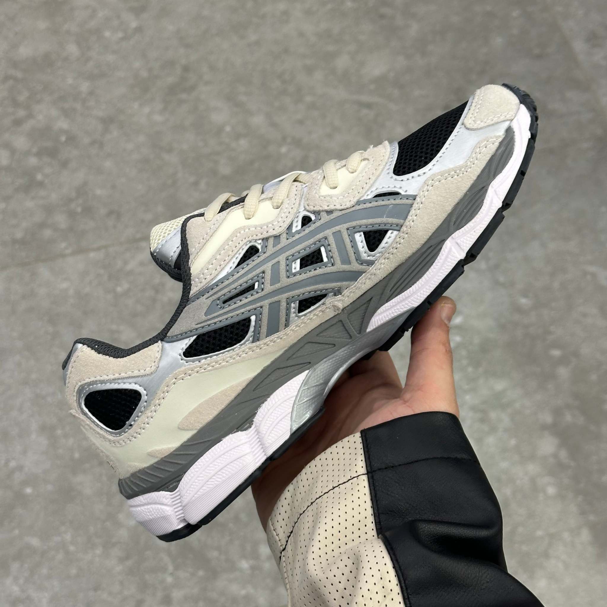 ASICS GEL-NYC Black/Clay Grey
