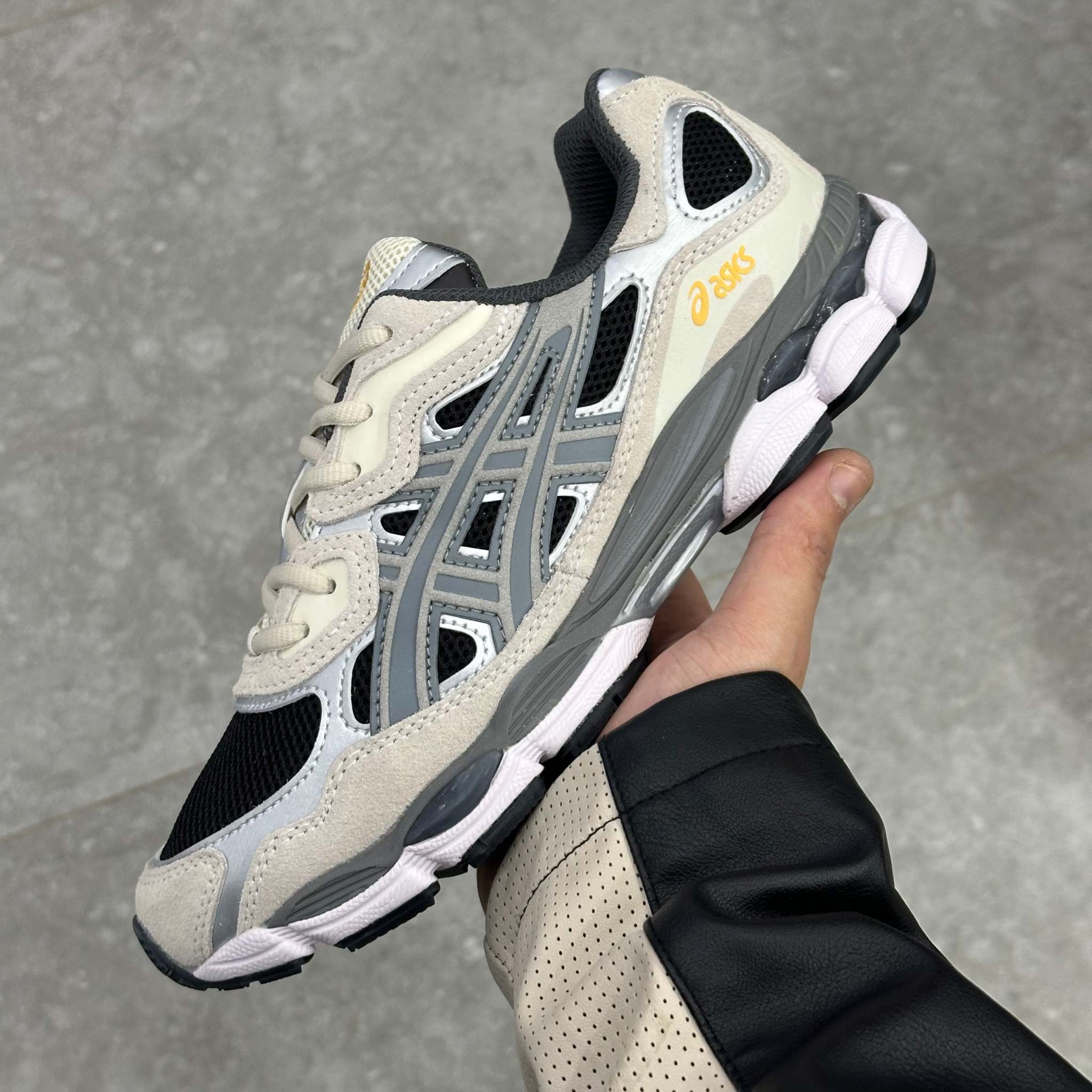 ASICS GEL-NYC Black/Clay Grey