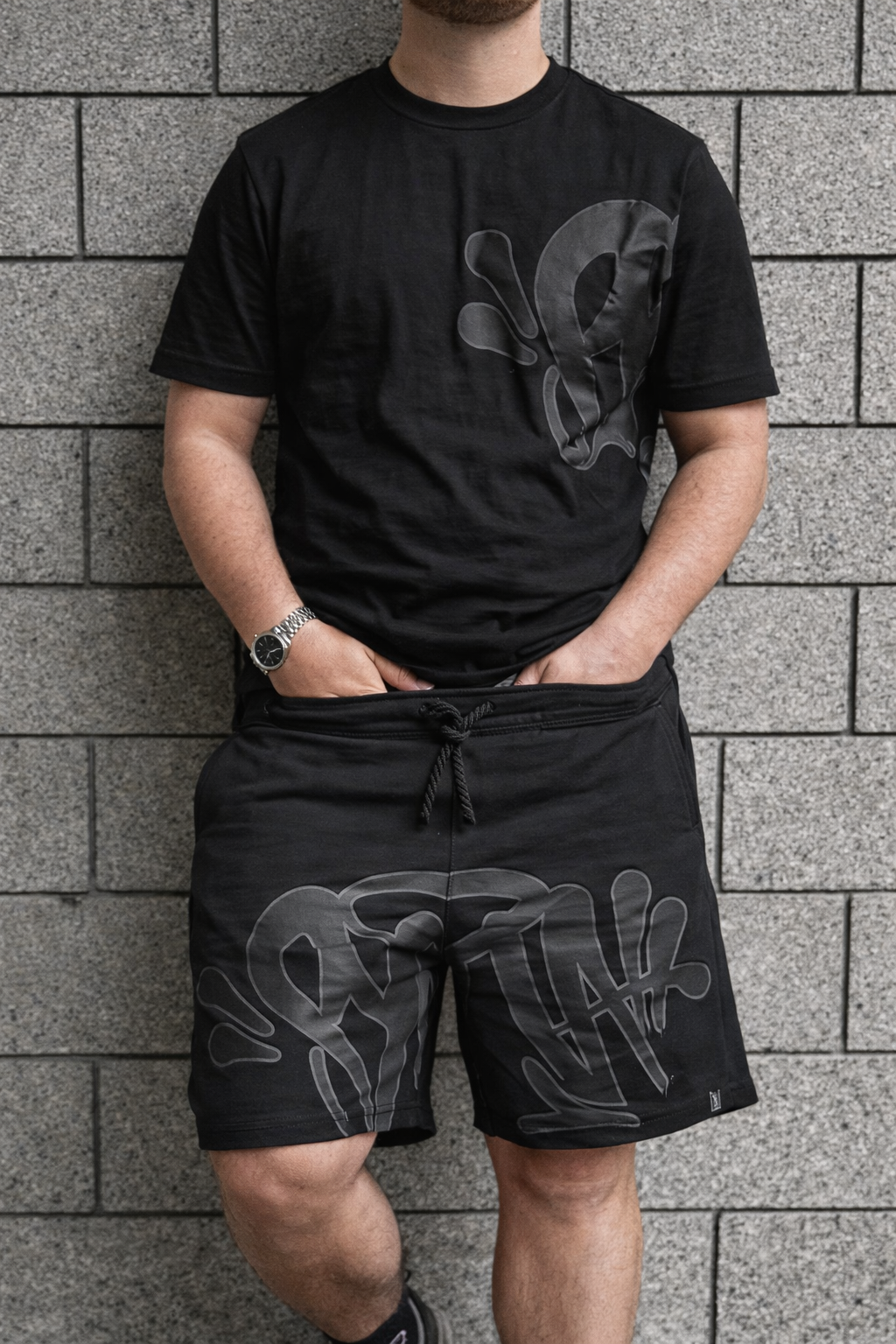 Conjunto Camiseta e Bermuda Syna World All Black