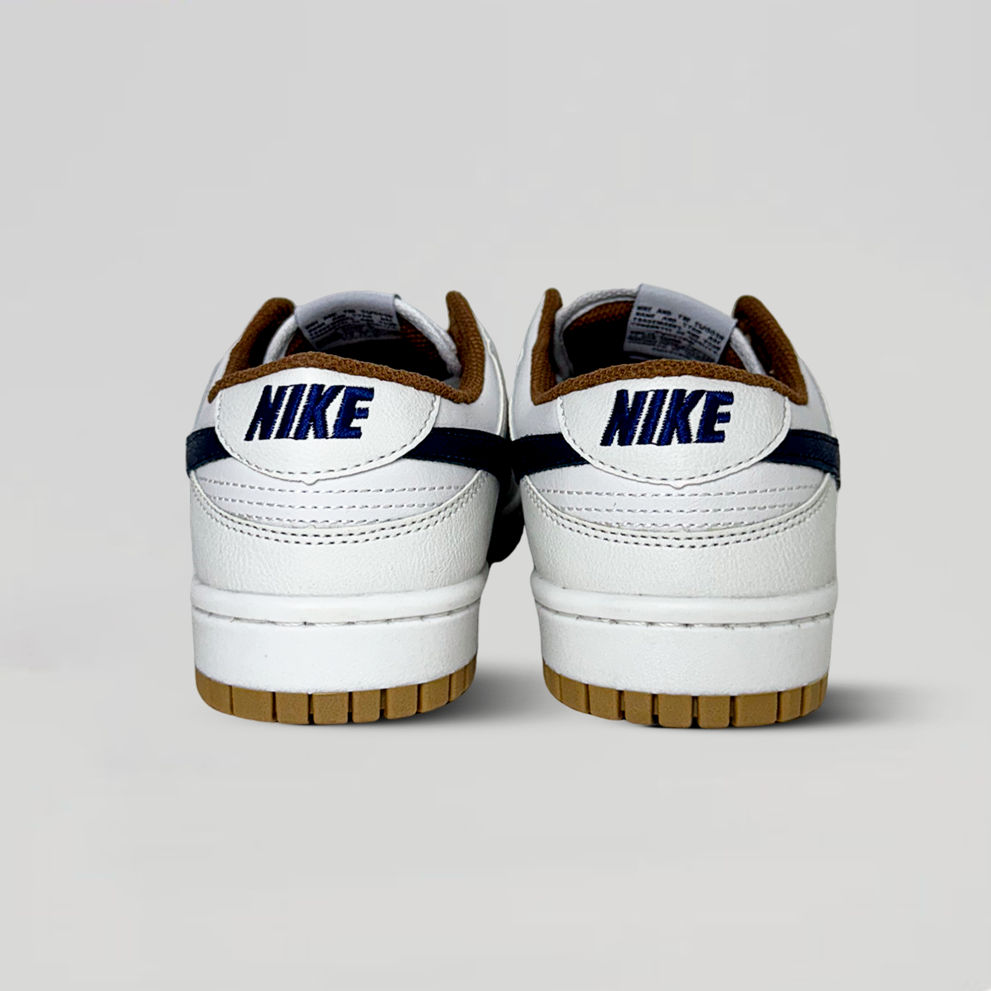 NK SB Dunk Low Pro - Branco/ Marinho